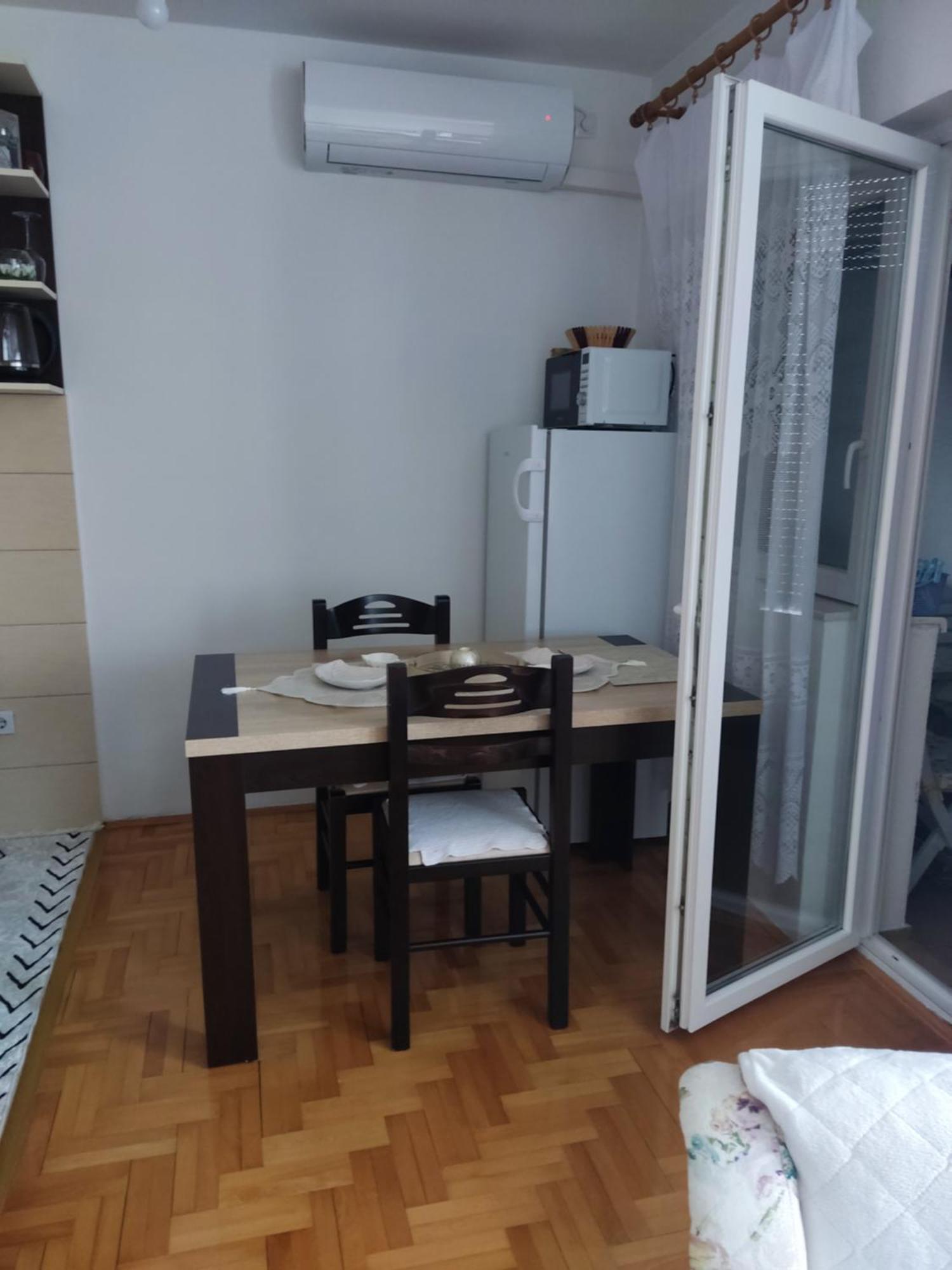 Apartman Dunja Pluzine Exterior photo